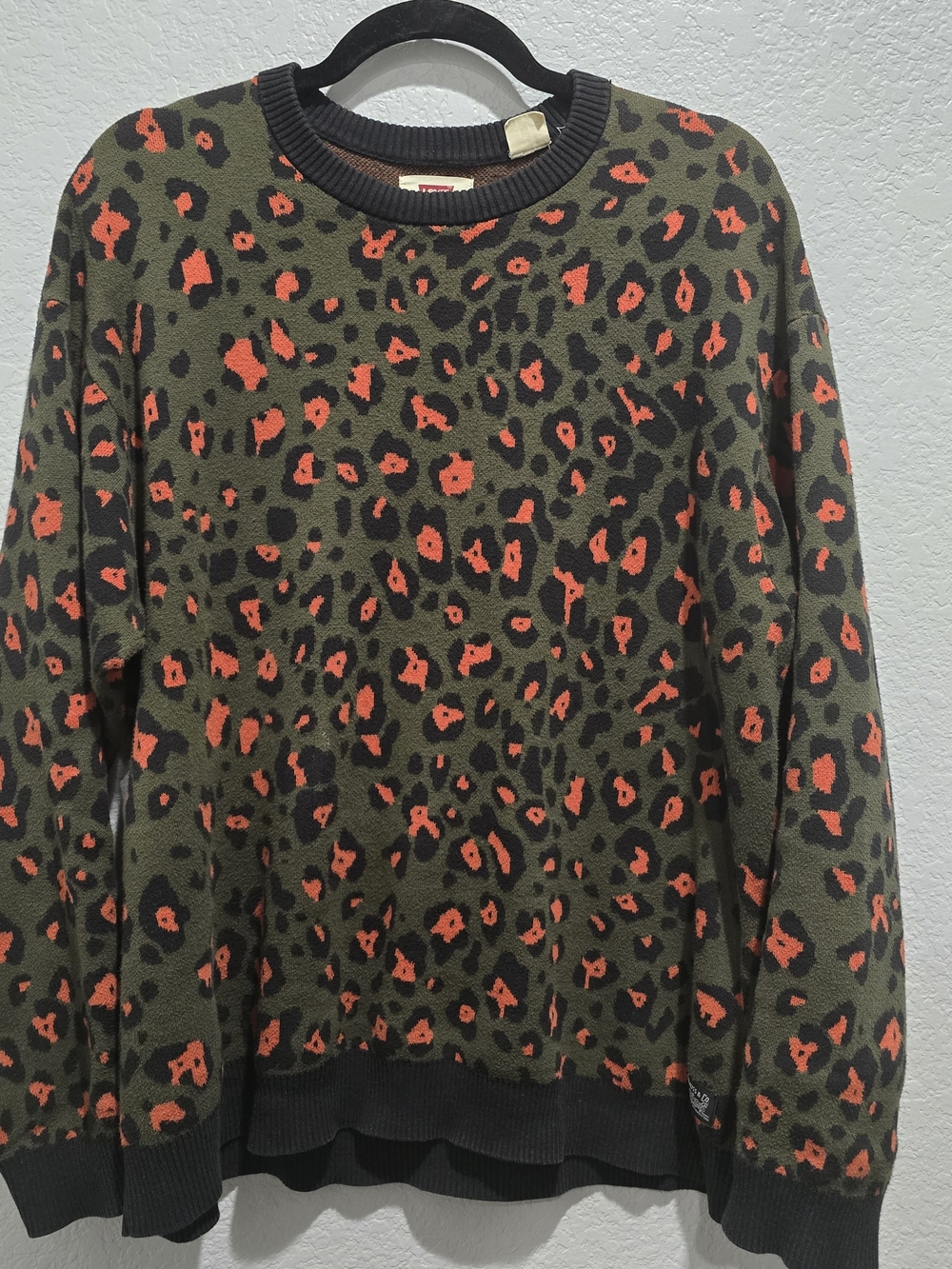Levi’s Mens Medium Leopard Print Sweater Green Red Crewneck Knit Pullover